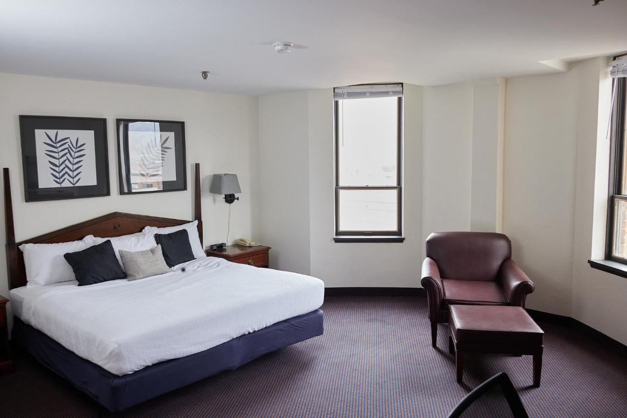 Mclure Hotel Wheeling Exterior photo